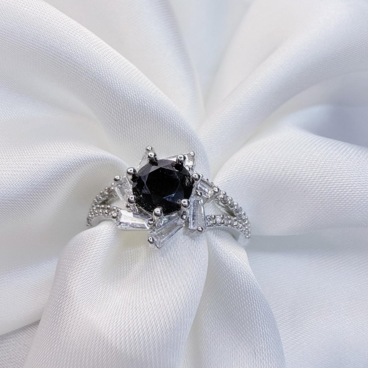Unique Natural Round Cut Stone Ring - Inara Jewellery
